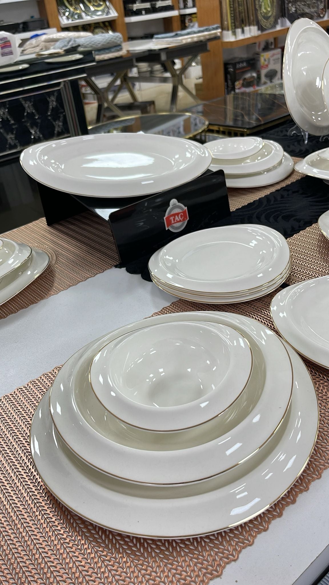 25-teiliges TAÇ Porzellan-Tafelservice für 6 Personen